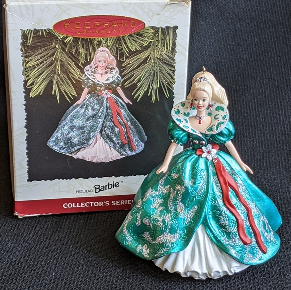 Hallmark Holiday Barbie 1995 Ornament - Picture 8 of 15